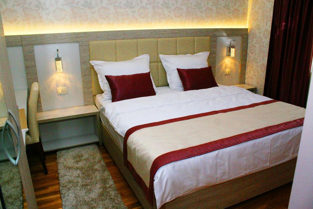 Elegance 4*